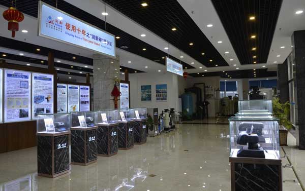 訂制的飾品展柜需要了解哪些問(wèn)題