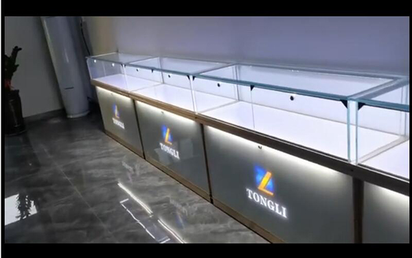 客戶反饋—鋼化玻璃展示柜樣品柜臺(tái)陳列柜